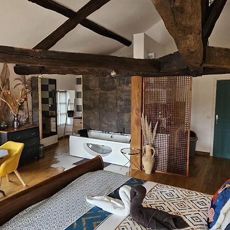 Suite Penthouse Romantique, Confolens, Charente Buitenkant foto