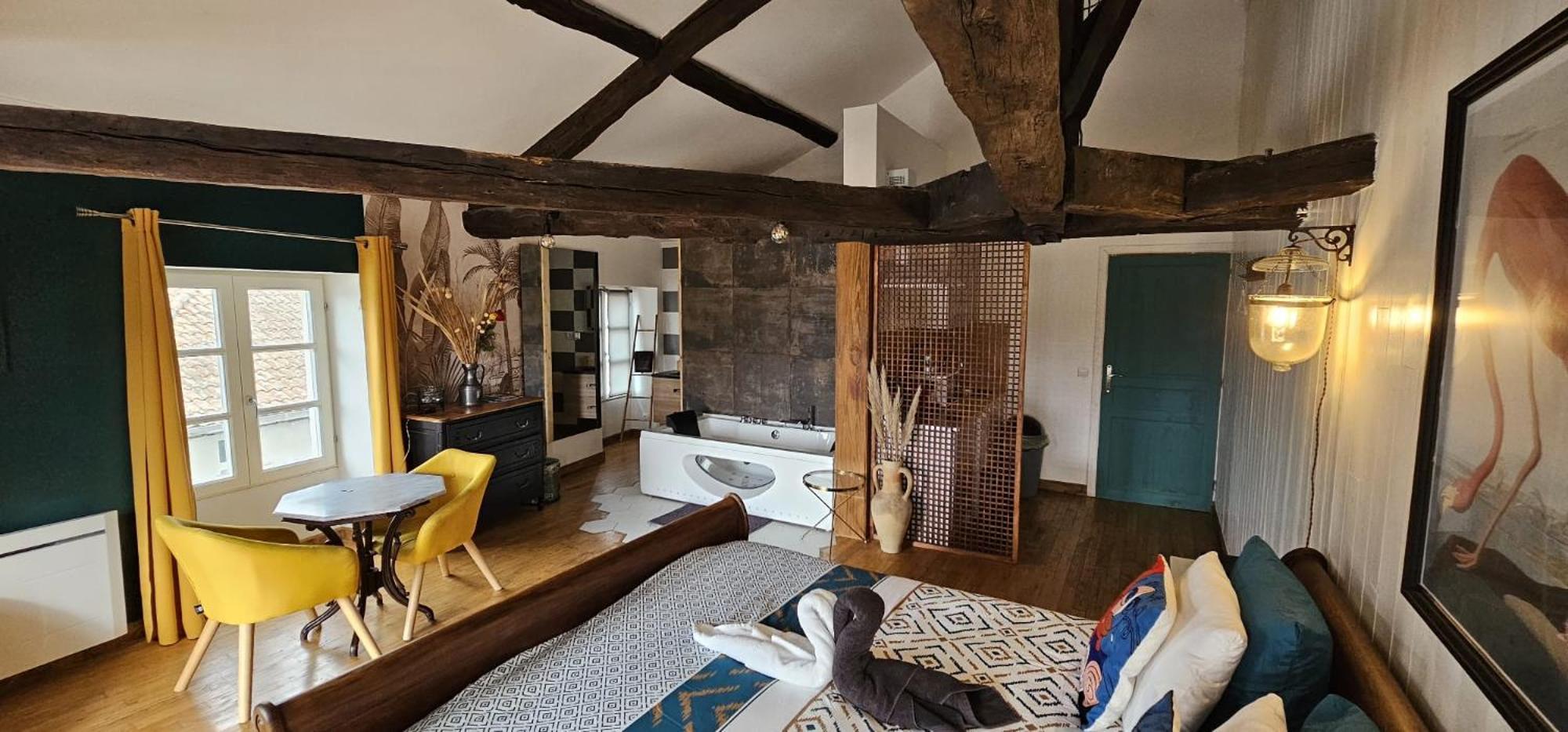 Suite Penthouse Romantique, Confolens, Charente Buitenkant foto